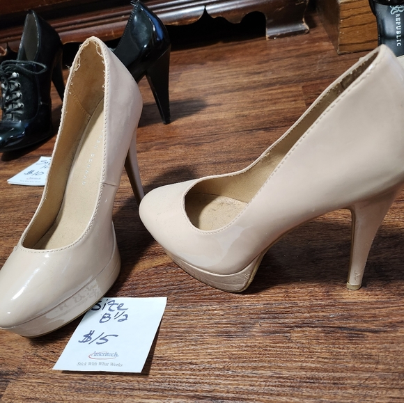 Heels - Picture 2 of 3